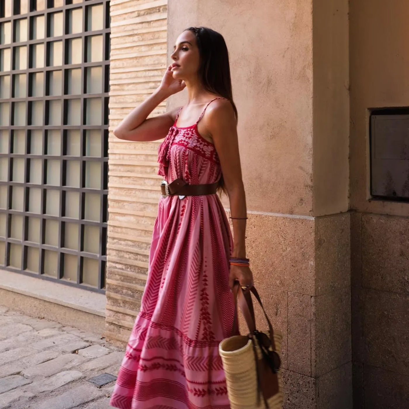 Gesmoktes Maxikleid mit Spaghettiträgern, fließendes Boho-Kleid