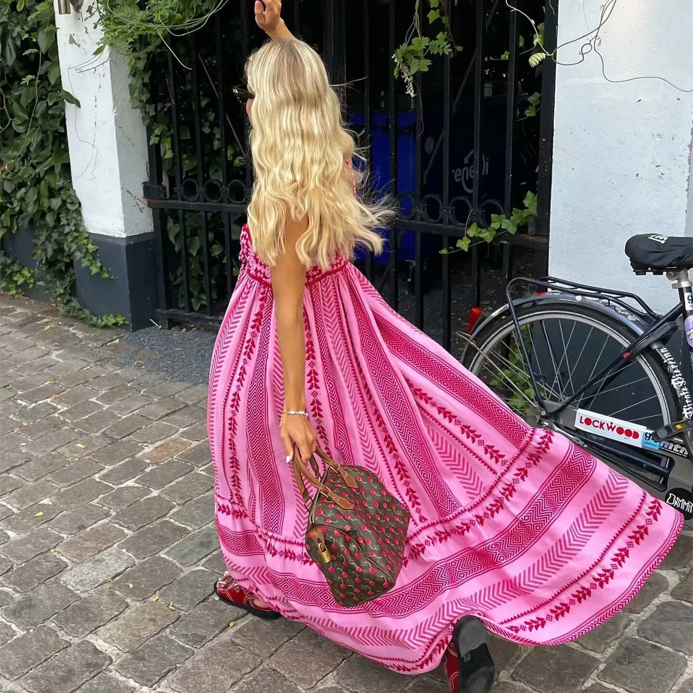 Gesmoktes Maxikleid mit Spaghettiträgern, fließendes Boho-Kleid