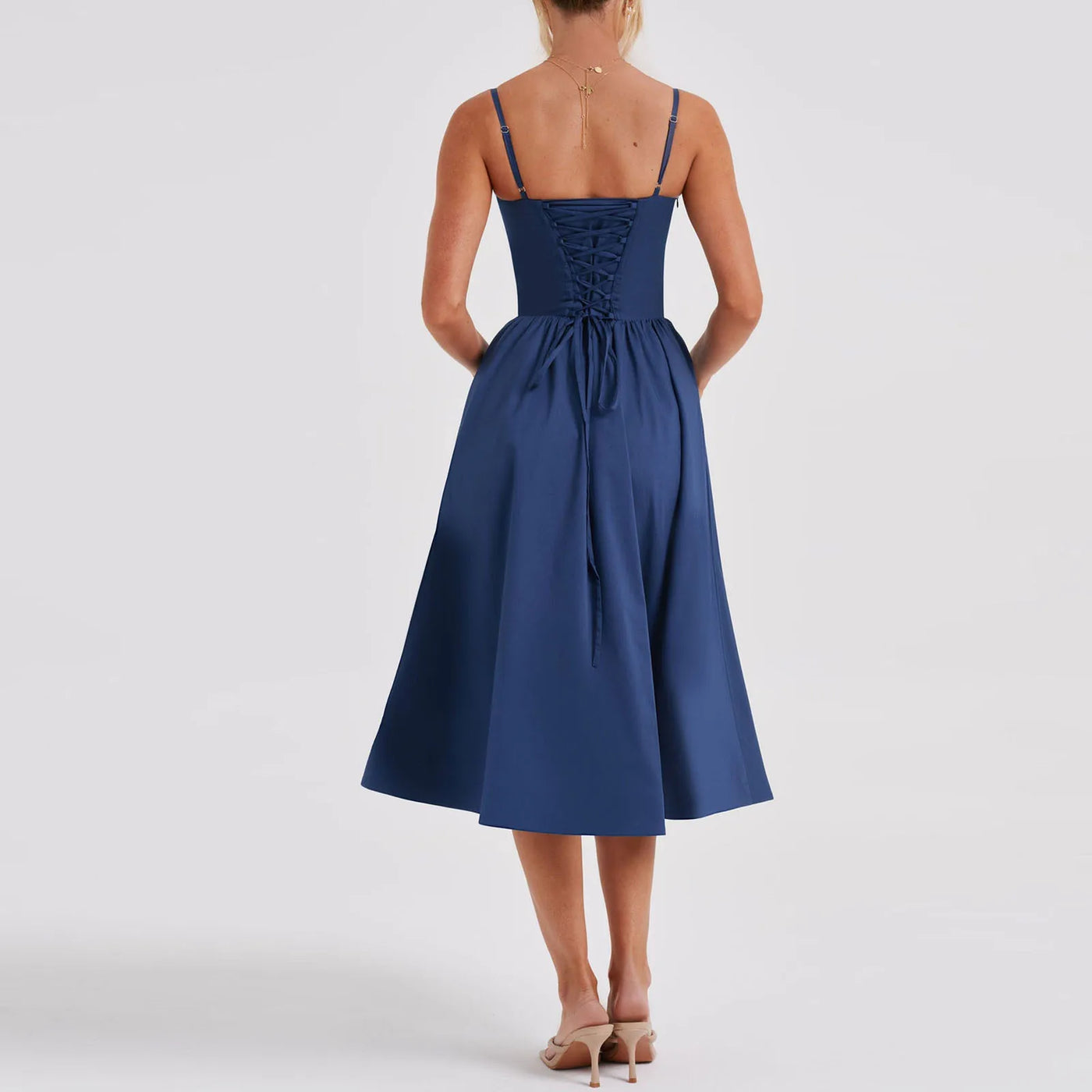 Elegantes Midikleid mit Spaghettiträgern